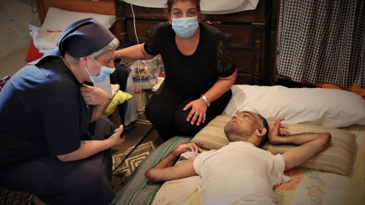 Zuster Rita helpt na de explosie in Libanon