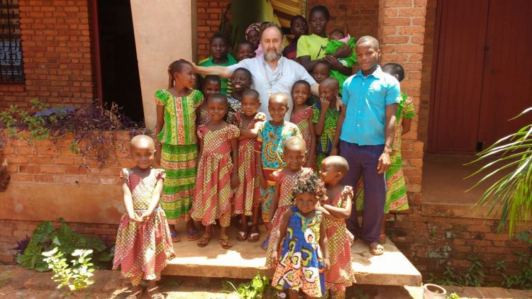 Central African Republic, diocese of BangassouBishop Juan José Aguirre with a group of children of his diocese