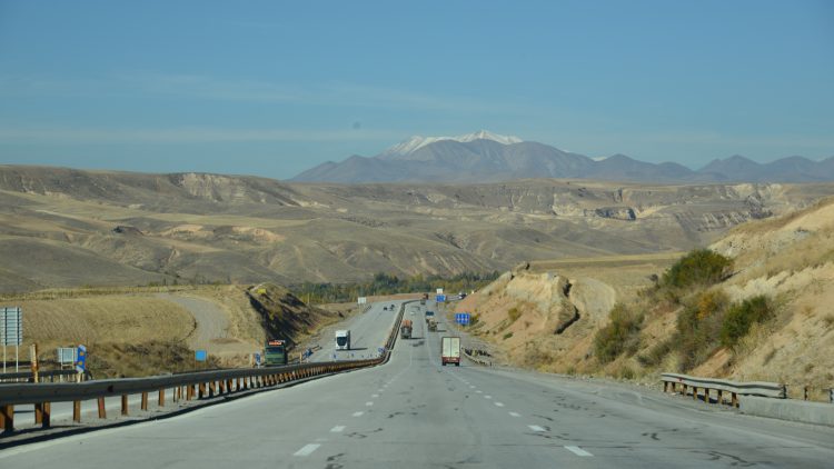 landscape on the way from Teheran to UrumyaFr. Andrzej Halemba Trip to Iran 27 Nov. - 3 Dec 2012