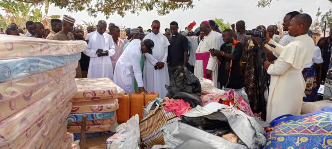 Nigeriaanse aartsbisschop bezoekt verwoest christelijk dorp