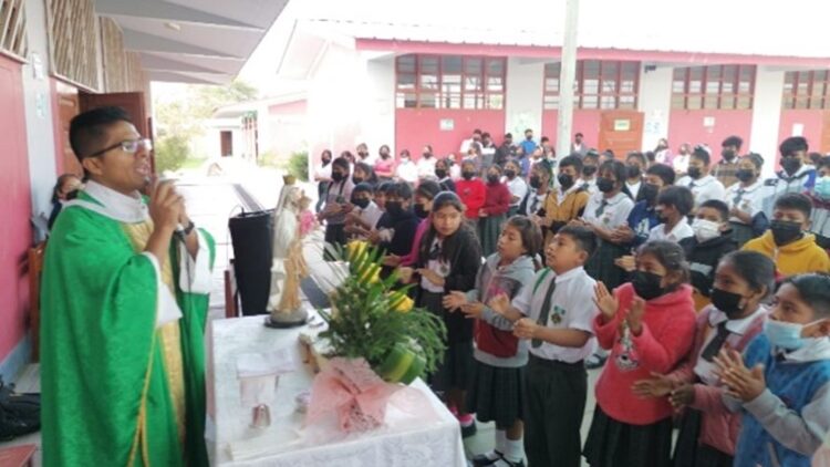 ACN-20220929-134176 Een Mis in Chichlayo Peru waar paus Leo XIV met Kerk in Nood samenwerkte