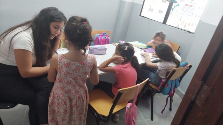 Zusters helpen kwetsbare meisjes in Libanon