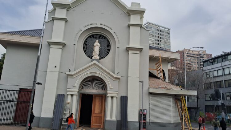 ACN-20250528-189693 De herstelde kerk van de Hemelvaart in Santiago de Chile