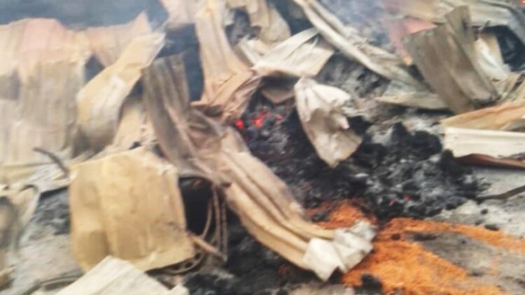 Nigeria: Tot 200 doden in ergste slachtpartijMILITANTS hebben vrijdagnacht (13 juni) in de Nigeriaanse deelstaat Benue tot 200 christenen afgeslacht. Ze richtten zich op ontheemde gezinnen, staken hun gebouwen in brand terwijl ze binnen lagen te slapen en hakten iedereen die probeerde te vluchten in de pan.