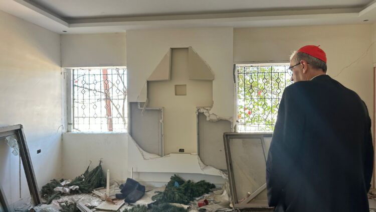ACN-20250721-192030 bezoek patriarch Pizzaballa aan de bij een aanval geraakte parochie in Gaza