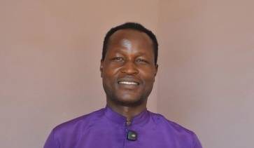 20252213 De Nigeriaanse catechist Tobias Yahaya ontvangt op RedWednesday de Courage to Be Christian Award van Kerk in Nood 20252213 De Nigeriaanse catechist Tobias Yahaya ontvangt op RedWednesday de Courage to Be Christian Award van Kerk in Nood