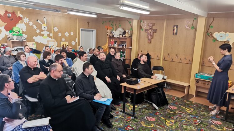 Psychologische training voor priesters en religieuzen. OEKRAÏNE / KHARKIV-ZAPORIZHZHYA-LAT 23/00273 Psychologische training voor priesters en religieuzen (met betrekking tot oorlogstrauma's) Psychologische training voor priesters en religieuzen. OEKRAÏNE / KHARKIV-ZAPORIZHZHYA-LAT 23/00273 Psychologische training voor priesters en religieuzen (met betrekking tot oorlogstrauma's)