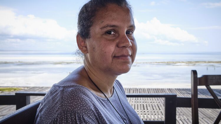 Zuster Aparecida verleent traumazorg aan slachtoffers van terrorisme in Mozambique. Zuster Aparecida verleent traumazorg aan slachtoffers van terrorisme in Mozambique.