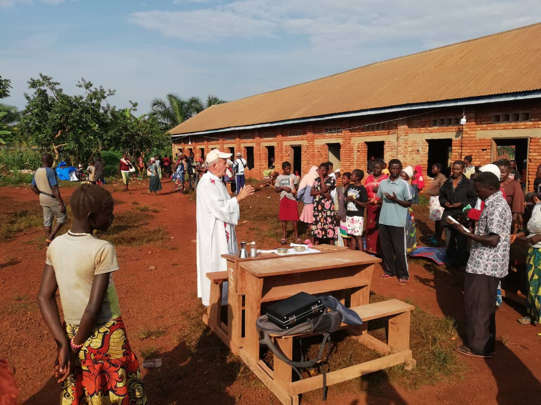 Missionarissen blijven bij vluchtelingen in Noord-Congo: “God laat zijn volk niet in de steek”