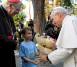 Foto Pope Leo and Cardinal Kurt Koch with a child at launch of Rosary campaign (© Vatican Media)