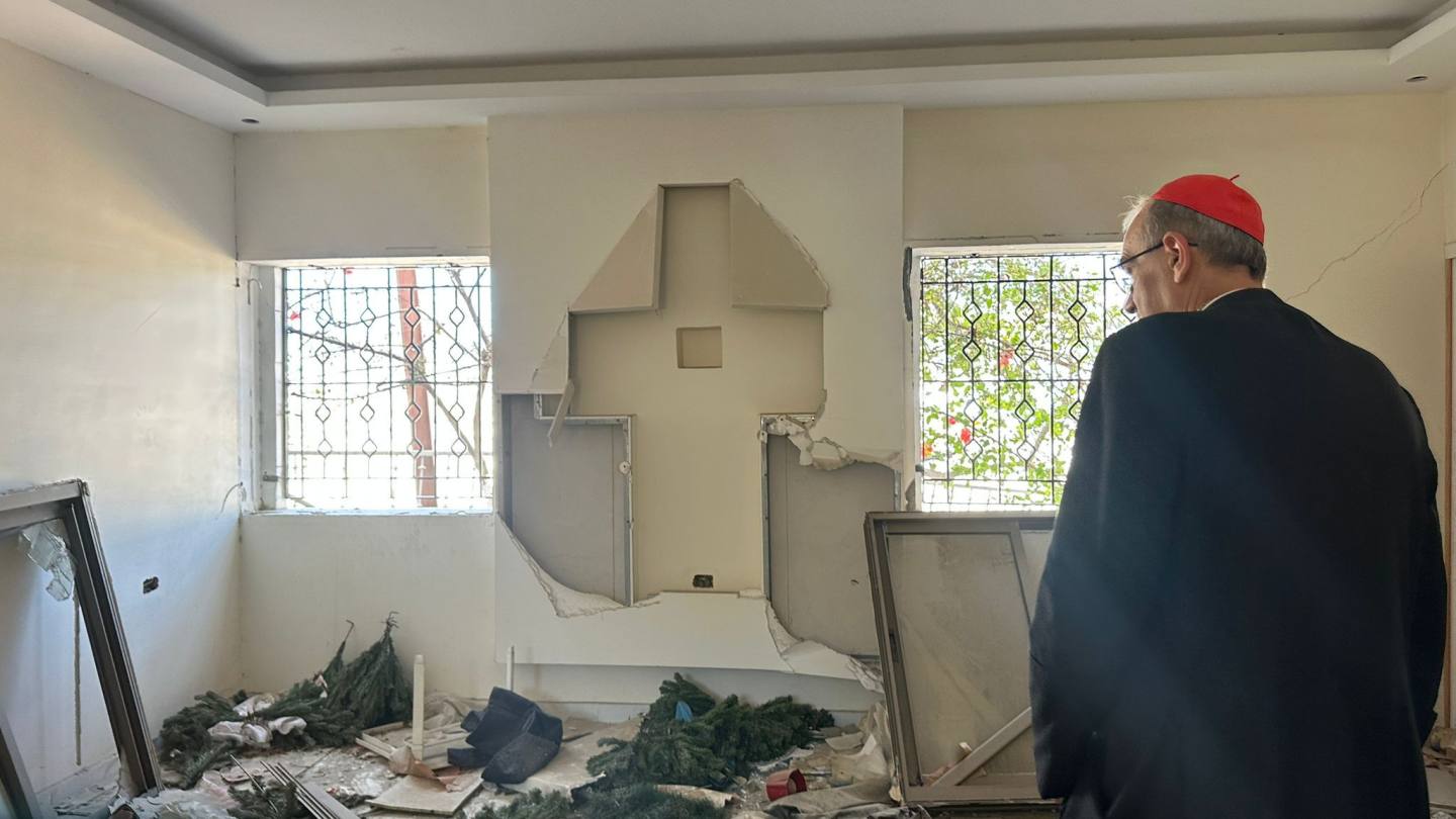 ACN-20250721-192030 bezoek patriarch Pizzaballa aan de bij een aanval geraakte parochie in Gaza