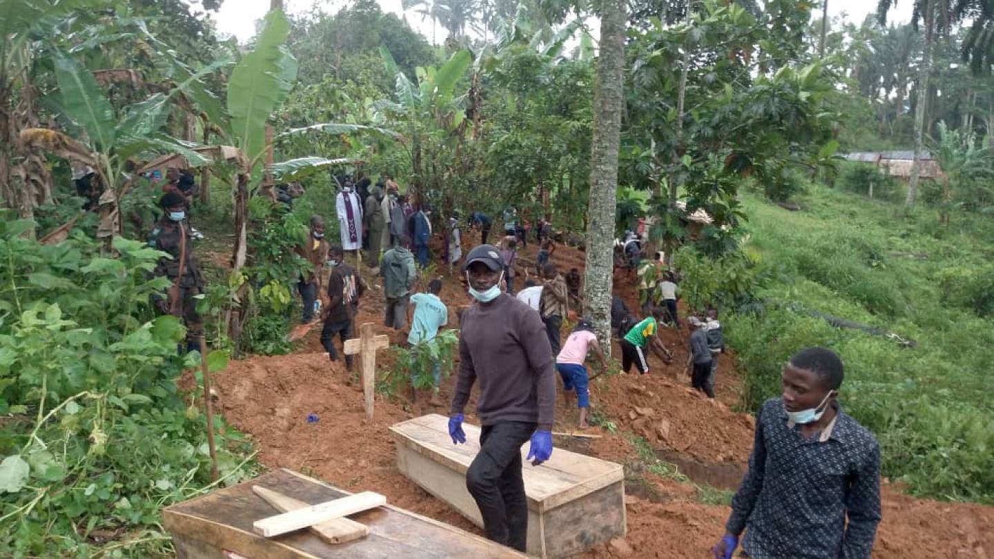 ACN-20250916-194578 Inwoners begraven de doden na een nieuw bloedbad in Congo