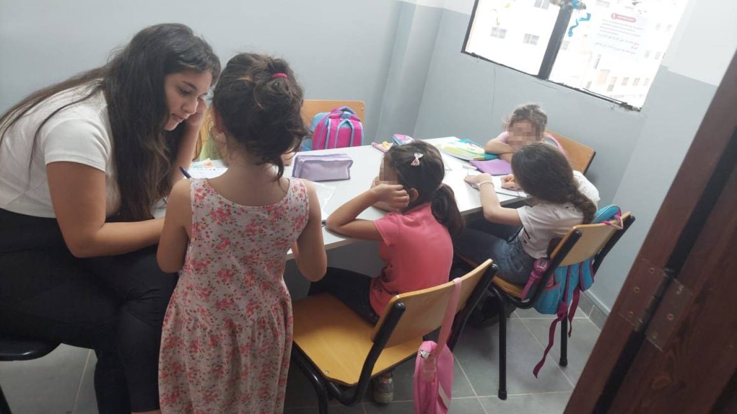 Zusters helpen kwetsbare meisjes in Libanon