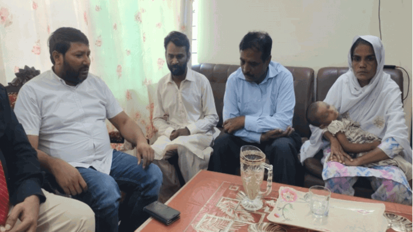 ACN-20250610-190323 pr Azam met ouders van ontvoerde meisjes in Pakistan