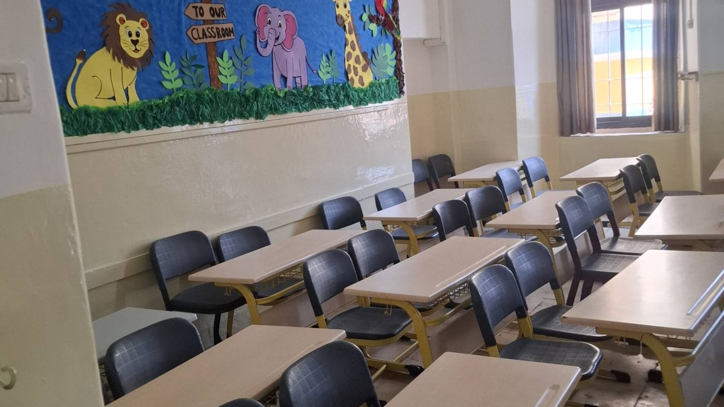 ACN-20260902-210194-lege-schoolbanken