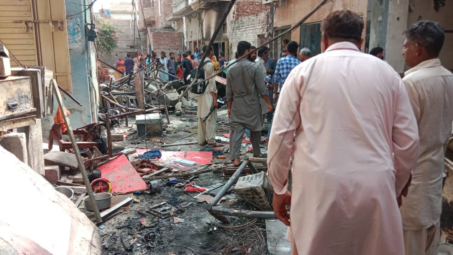 Mass exodus as mob burns churches and homes in Jaranwala - Pakistan